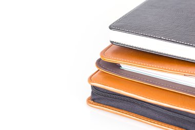 kahverengi ve siyah deri günlüğü kitap.