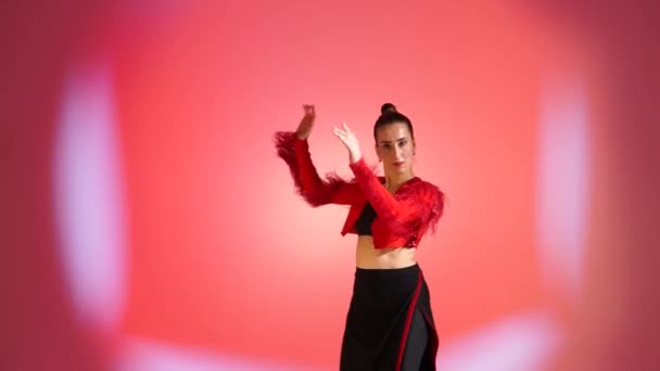Baile Flamenco Coreografía Moderna Rojo Caliente Estilo Torrero — Vídeo de stock