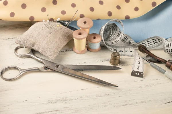 Set of reel of thread, scissors, fabric and pins for sewing and — Stock Photo, Image