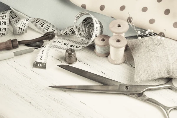 Set of reel of thread, scissors, fabric and pins for sewing and — Stock Photo, Image