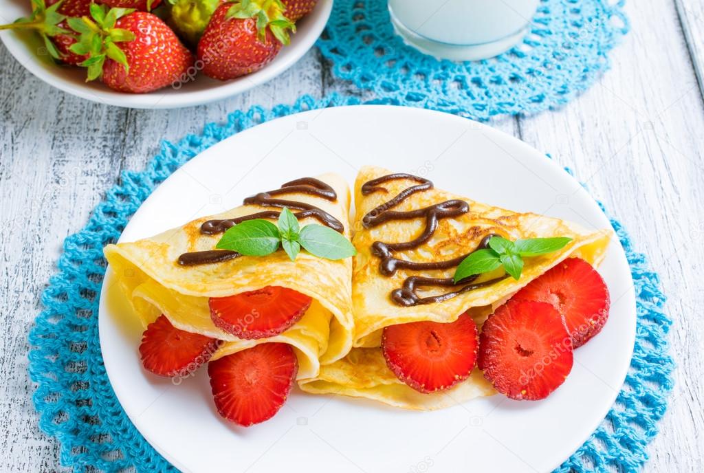 Pancakes with sliced strawberries 