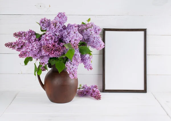 Motivasyonel çerçeve ile sürahi içinde Lila buket