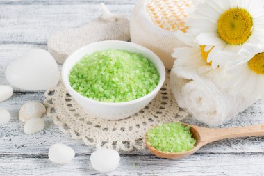 Deniz tuzu ahşap tahta üzerinde salonuyla Spa