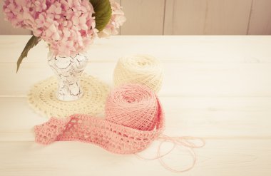 İplik kroşe ve HORTENSIA cam vazo içinde sunulan için