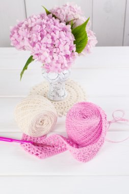 İplik kroşe ve HORTENSIA cam vazo içinde sunulan için