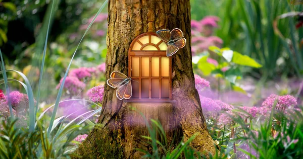 Φανταστικό Παραμυθένιο Δάσος Μαγικό Λαμπερό Παράθυρο Μαγεμένο Ξωτικό Gnome Σπίτι — Φωτογραφία Αρχείου