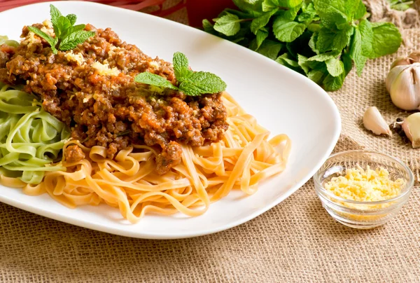 Spaghetti bolognese on sackcloth — Stock Photo, Image