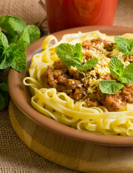 Spaghetti bolognese on sackcloth — Stock Photo, Image