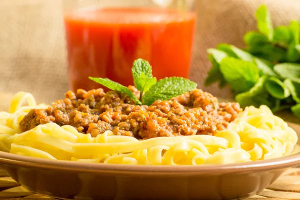 Spaghetti bolognese on sackcloth — Stock Photo, Image