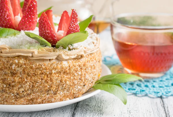 Celebratory cake with strawberries flowers and tea — Stok fotoğraf