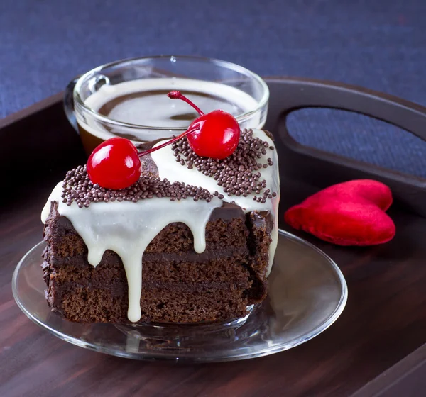 Schokoladenkuchen mit Kaffee — Stockfoto