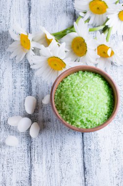 Deniz tuzu ve daisy ile Spa salon  