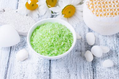 Deniz tuzu ve daisy ile Spa salon  