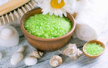 Deniz tuzu ve daisy ile Spa salon  