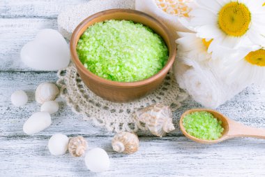 Deniz tuzu ve daisy ile Spa salon  