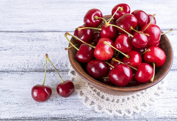 Sweet cherry on the wooden board — Stock Photo, Image