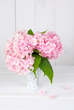 Hortense shabby chic tarzı retro vazoda