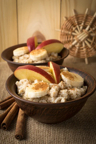 Oatmeal with banana, apple and cinnamon — Stock Photo, Image