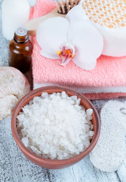 Spa salon with sea salt, towels and flowers — Stock Photo, Image