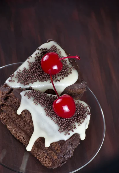 Celebratory chocolate cake with canned cherry — Stock Photo, Image