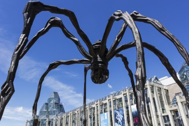 Maman heykel Ottawa, Kanada'daki National Gallery önünde
