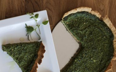Sarımsak ve peynir ile ıspanak tart