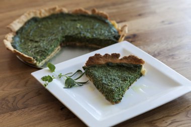 Sarımsak ve peynir ile ıspanak tart