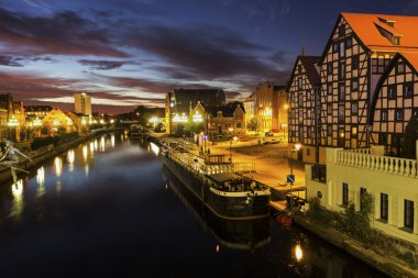 Bydgoszcz Polonya bir gündoğumu sırasında görüntüleyin
