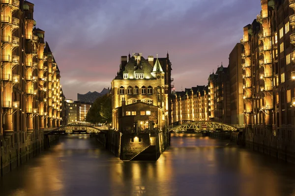 Wasserschloss no Speicherstadt em Hamburgo, na Alemanha — Fotografia de Stock