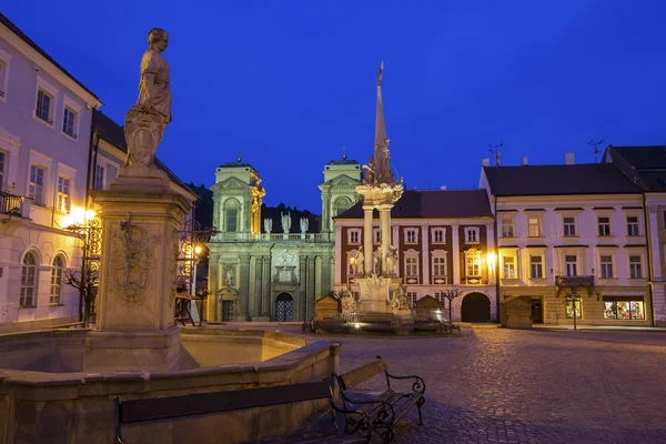 在捷克共和国的酒窖的主广场 — 图库照片