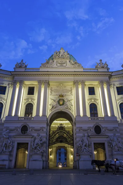 Hofburg 제국 궁전 Austr에 비엔나에서의 St. Michael의 날개 — 스톡 사진