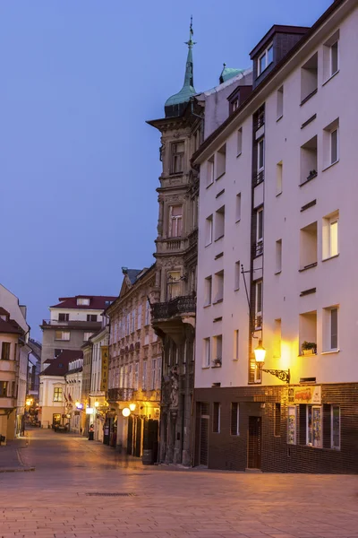 Bratislava in de avond — Stockfoto