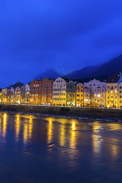 Huizen op Mariahilfstrasse in Innsbruck in Oostenrijk — Stockfoto