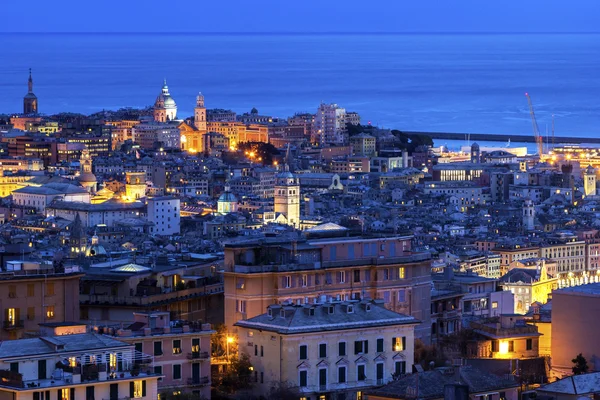 Вид на Старый город в Генуе, Италия — стоковое фото