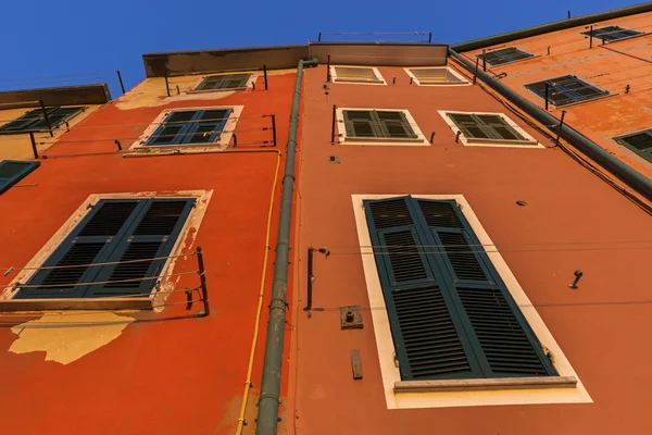 Colofrul budova v Riomaggiore v Itálii — Stock fotografie