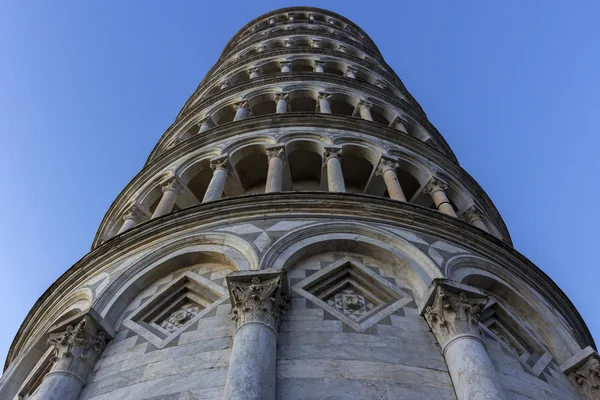 Schiefer Turm von Pisa in Italien — Stockfoto