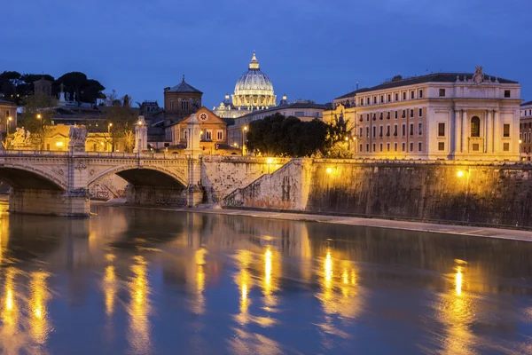 View on St. Peter's Basilica in Vatican — Stock Photo, Image