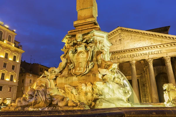 Fountain in the Pantheon's Piazza della Rotonda in Rome, Italy — Stock Photo, Image