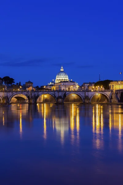 Vista sulla Basilica di San Pietro a Roma — Foto Stock