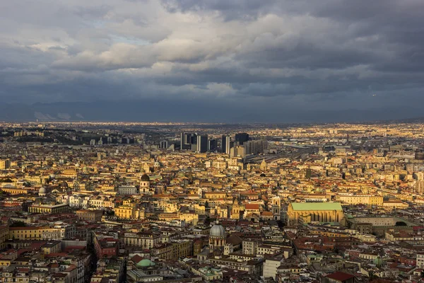 Blick auf Altstadt und centro direzionale in neapel, italien — Stockfoto