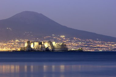İçinde belgili tanımlık geçmiş Napoli Vezüv Yanardağı ile Castel dell'Ovo
