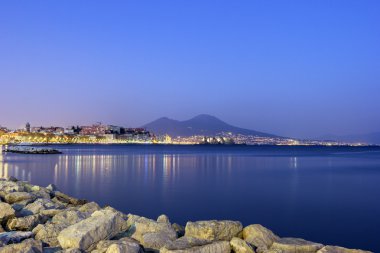 Bağlantı noktası Napoli Vezüv Yanardağı ile arka planda