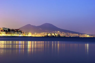 Bağlantı noktası Napoli Vezüv Yanardağı ile arka planda