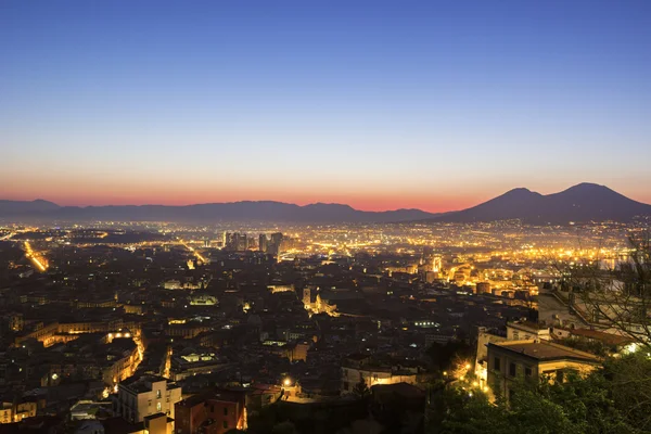 Nápoles com o Monte Vesúvio ao fundo — Fotografia de Stock