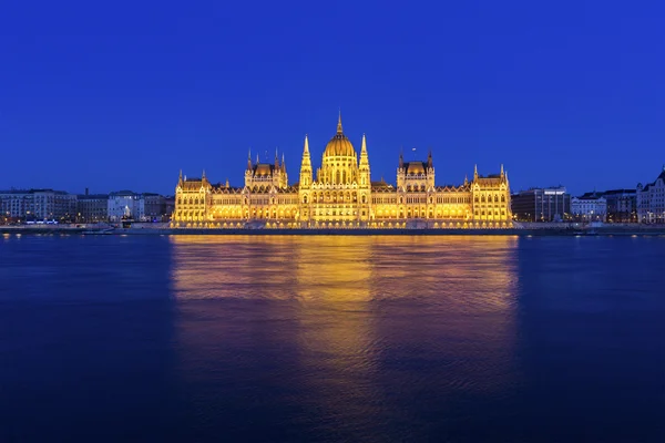 A Magyar Parlament épülete Budapesten — Stock Fotó
