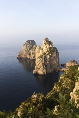 Capri faraglioni