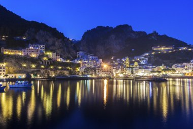 Akşam, İtalya Amalfi üzerinde göster