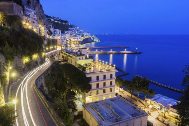 Akşam, İtalya Amalfi üzerinde göster
