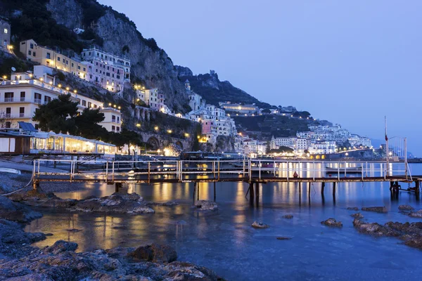 Zobrazit na Amalfi v večer, Itálie — Stock fotografie