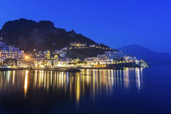 Vista sobre Amalfi en la noche, Italia —  Fotos de Stock